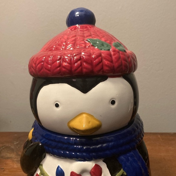 NWT- Adorable Hand Painted Holiday Penguin Ceramic Cookie Jar Decoration - Picture 6 of 17